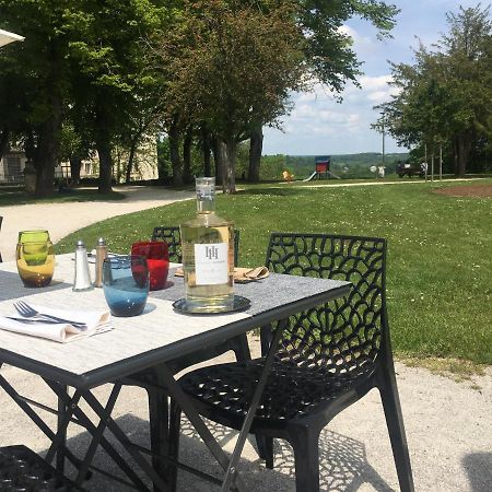 Hotel Restaurant Des Remparts Шомон Екстер'єр фото