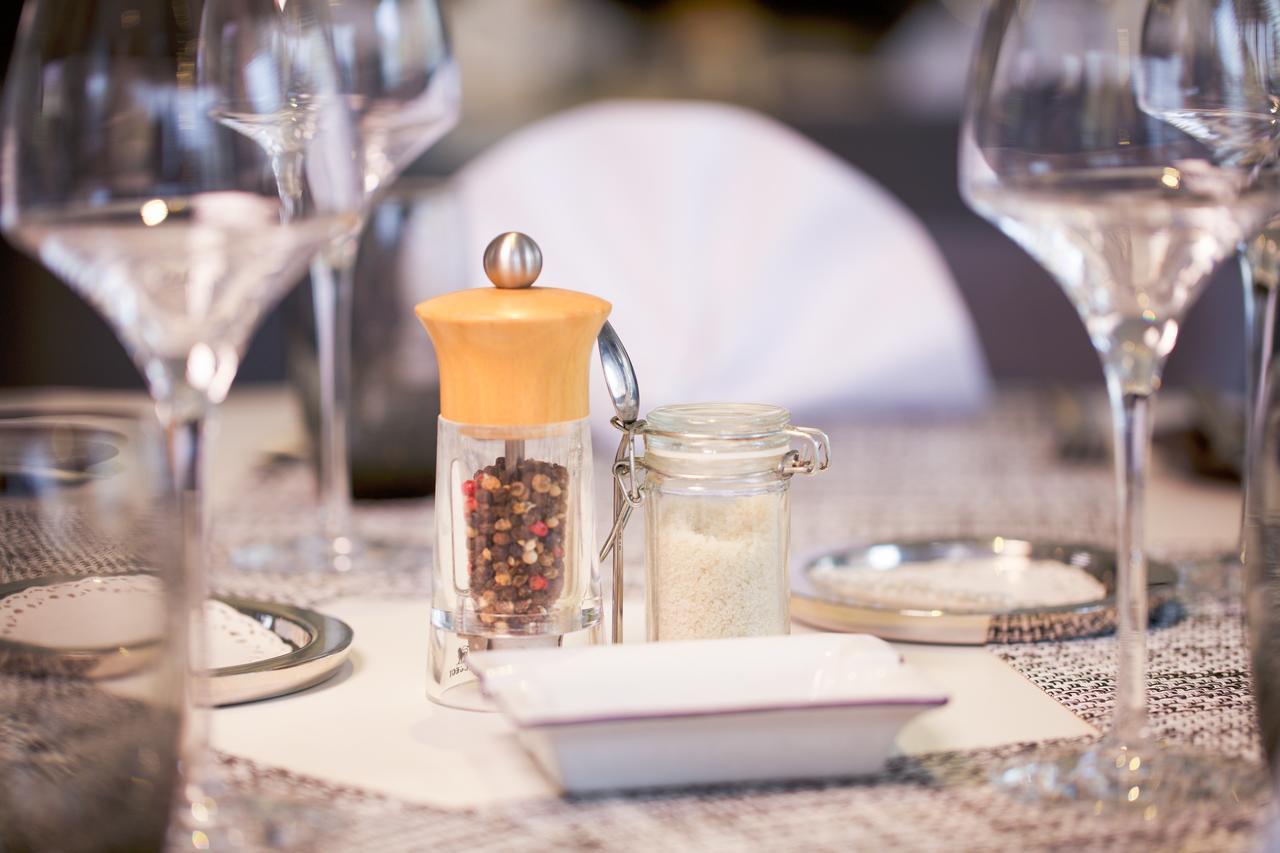 Hotel Restaurant Des Remparts Шомон Екстер'єр фото